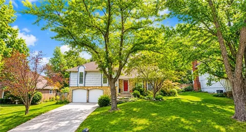 $418,000 | 8107 Noland Road, Lenexa, KS 66215