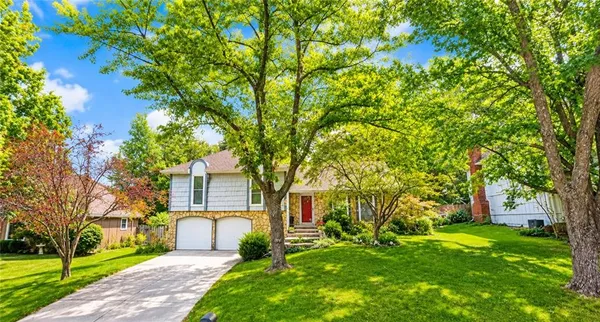 $418,000 | 8107 Noland Road, Lenexa, KS 66215