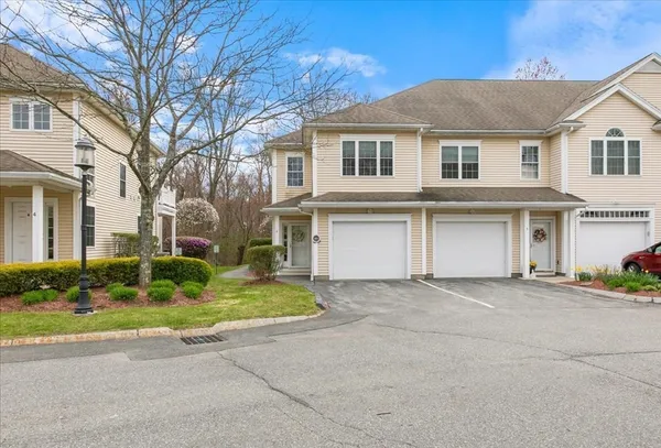 $598,000 | 249 Salem Street, Unit 4, Reading, MA 01867