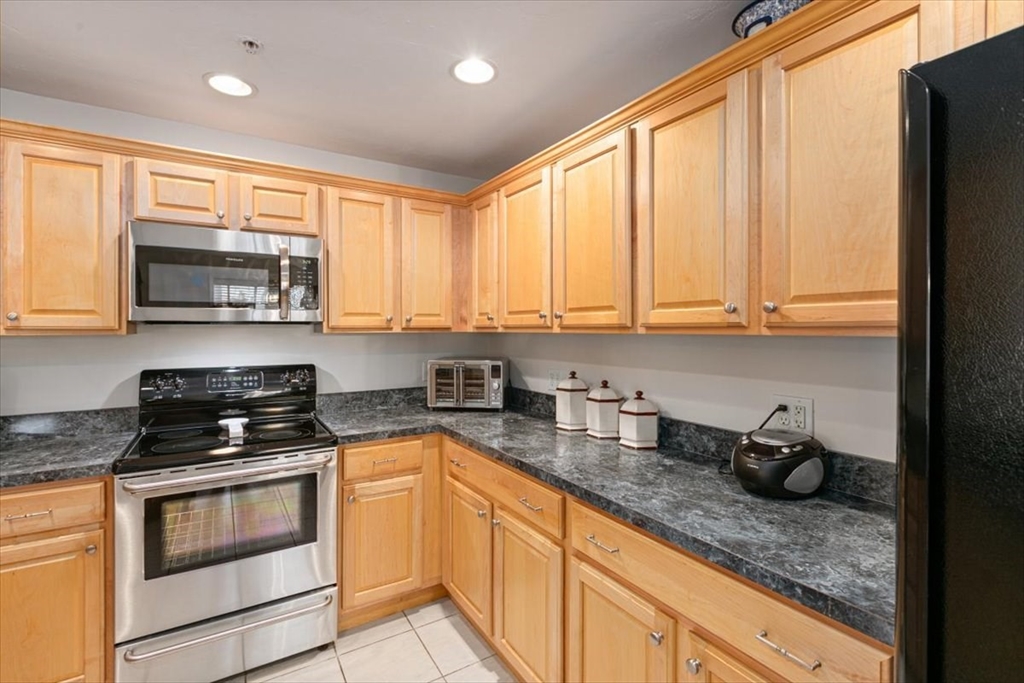 249 Salem Street, Unit 4 Reading, MA 01867 - Photo 8 of 38