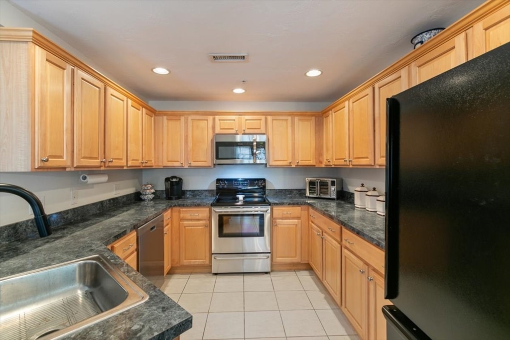 249 Salem Street, Unit 4 Reading, MA 01867 - Photo 9 of 38