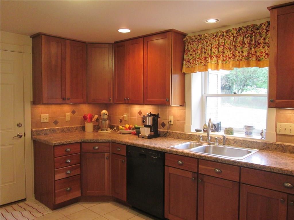 2340 Cramden Road Pittsburgh, PA 15241 - Photo 5 of 24 Gallery Image 5