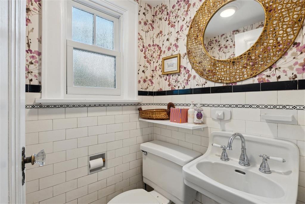 1287 Washington Road Pittsburgh, PA 15228 - Photo 21 of 48 main half bath