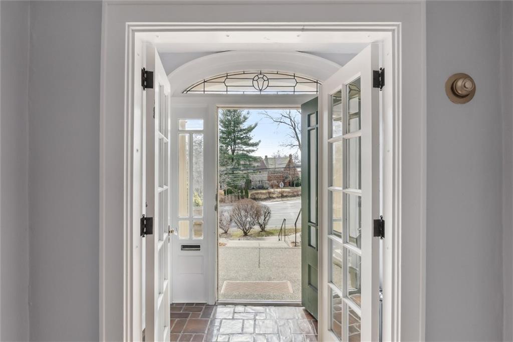 1287 Washington Road Pittsburgh, PA 15228 - Photo 4 of 48 Sun filled Entry