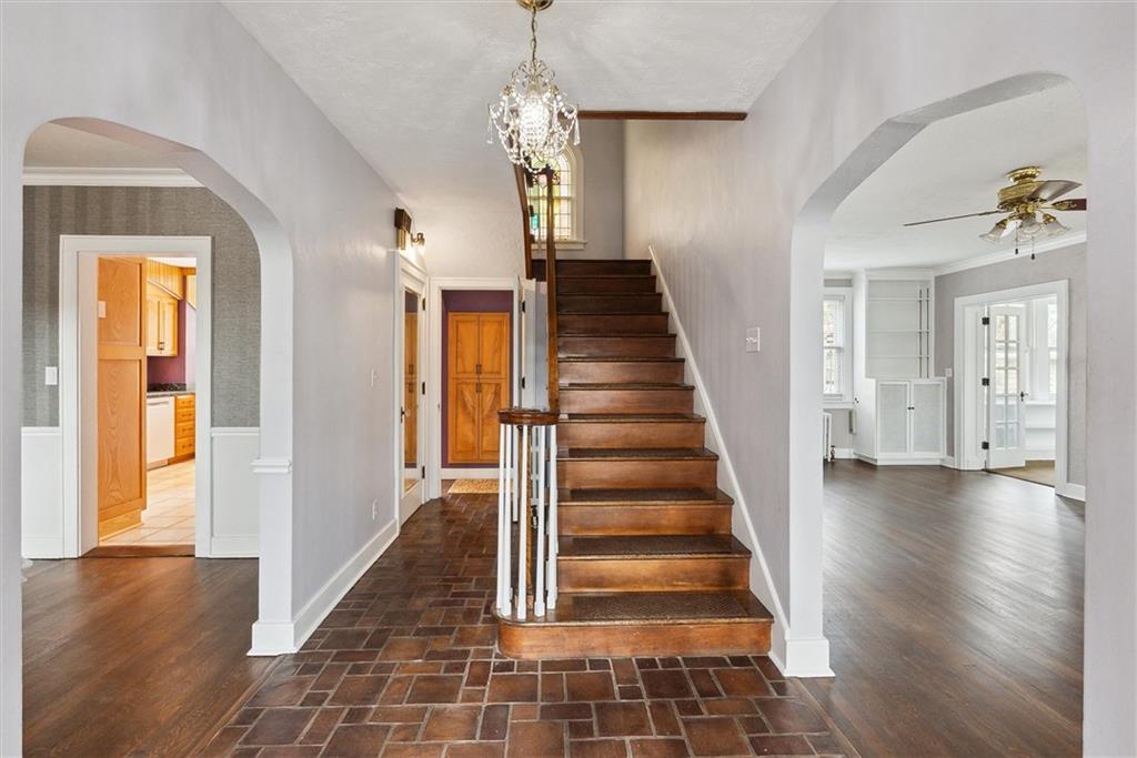 1287 Washington Road Pittsburgh, PA 15228 - Photo 5 of 48 Spacious and open/hall entry