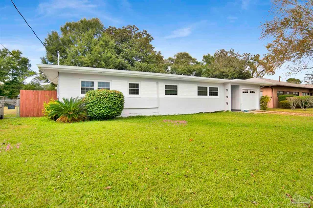 a view of a house with a yard