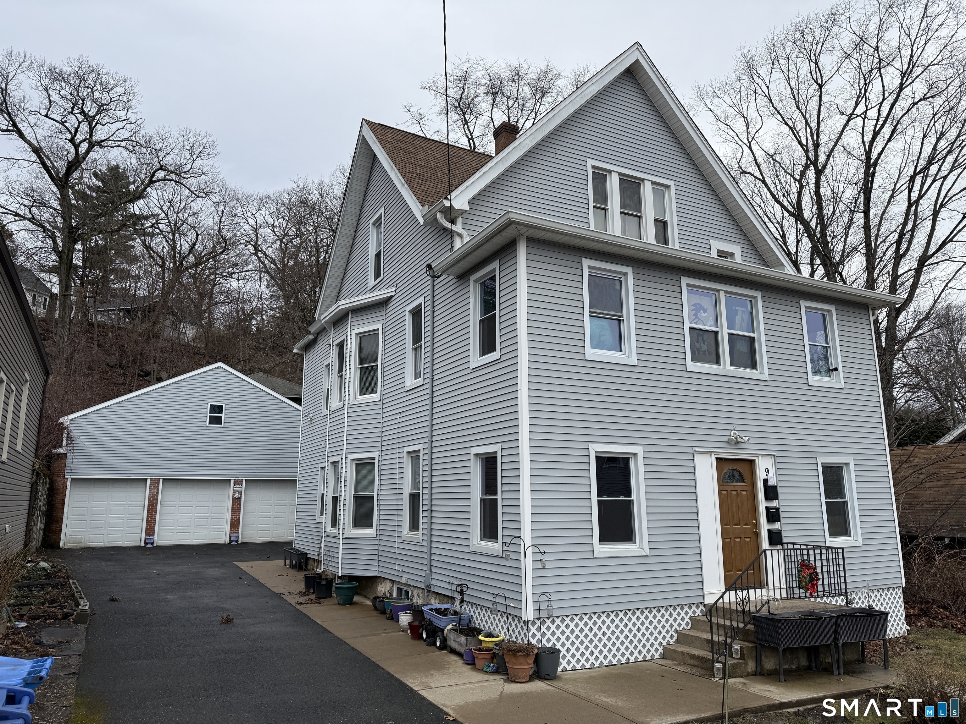 9 Pierpont Street Waterbury, CT 06708 - Photo 1 of 39