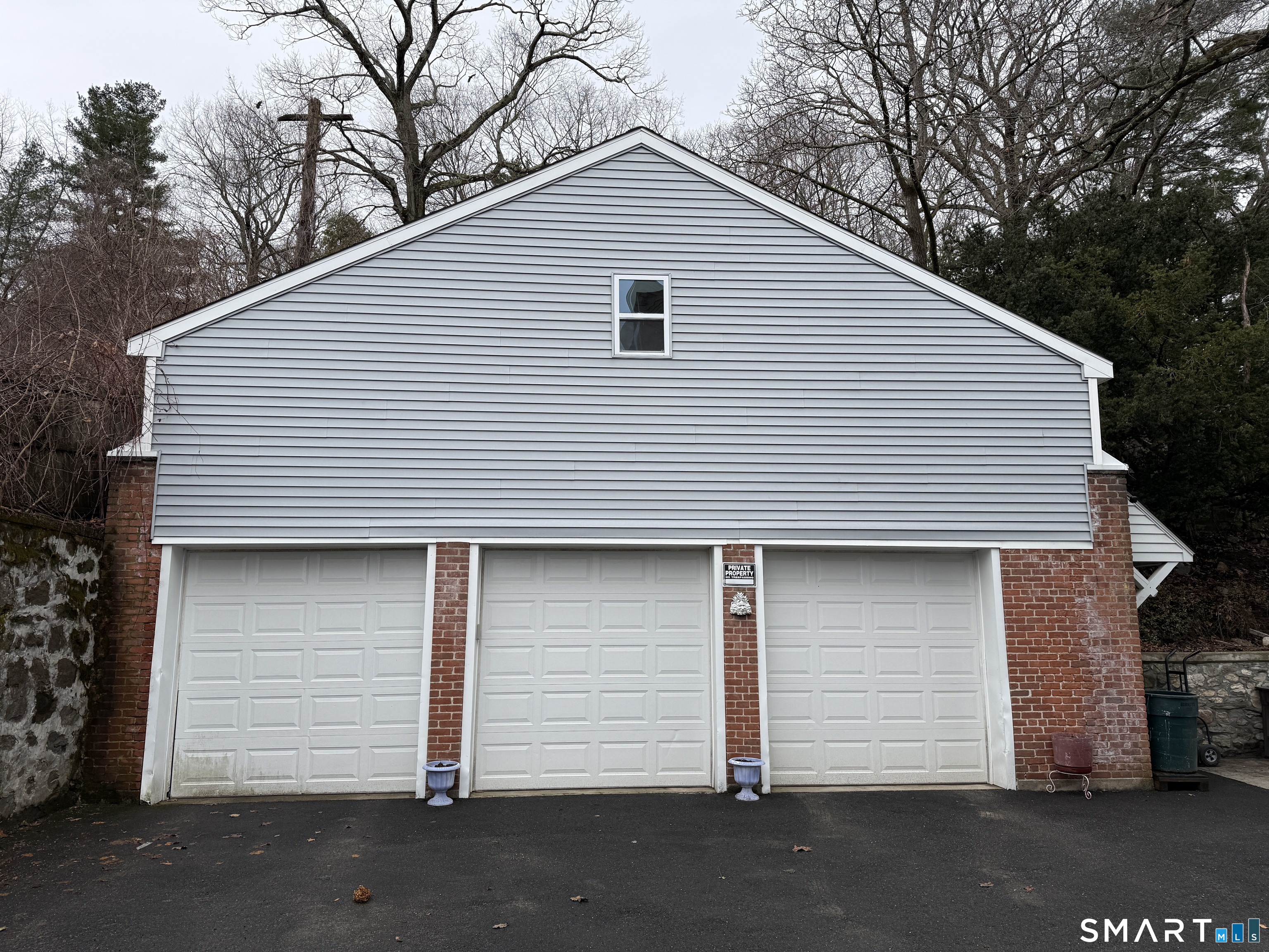 9 Pierpont Street Waterbury, CT 06708 - Photo 2 of 39