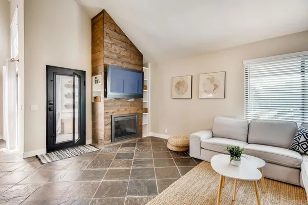 $6,200 | 536 Via De La Valle, Unit A, Solana Beach, CA 92075