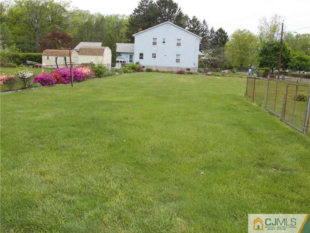 1707 Holly Road North Brunswick, NJ 08902 - Photo 4 of 21