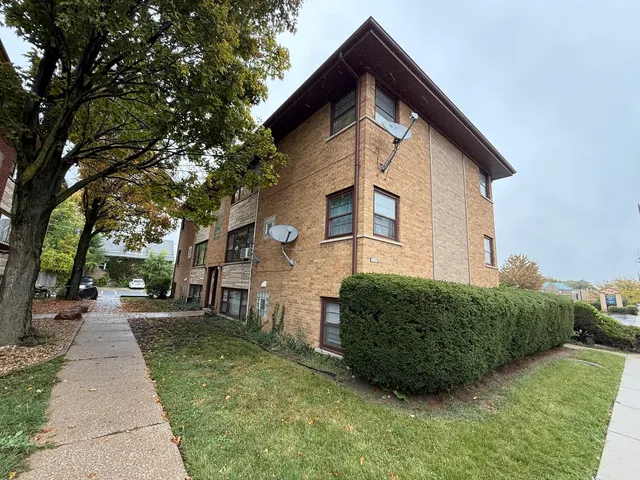 $1,995 | 7762 Madison Street, Unit 2S, River Forest, IL 60305