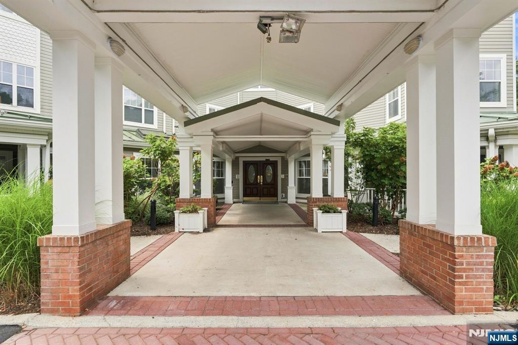 567-571 Paramus Road Paramus, NJ 07652 - Photo 2 of 14 Gallery Image 2