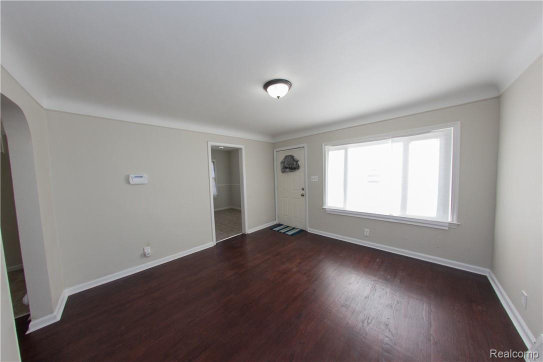 13437 Toepfer Road Warren, MI 48089 - Photo 5 of 57 livingroom-3.jpg
