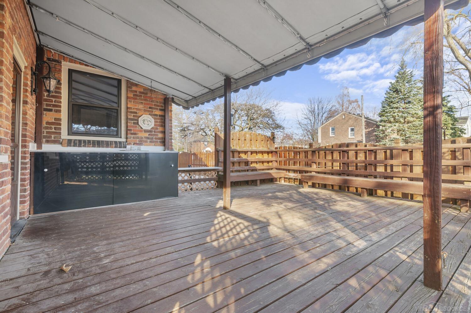 1489 Roslyn Road Grosse Pointe, MI 48236 - Photo 25 of 32 50135751-6472fc77-aaaa-49e8-a032-d071d2be6a42.JPG