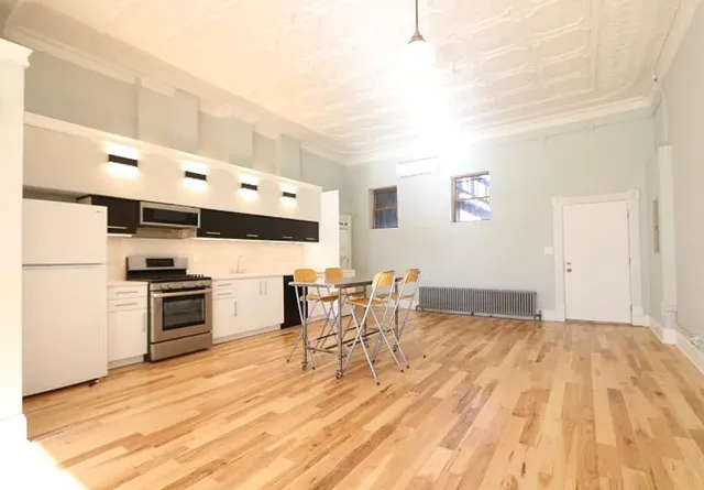 $2,500 | 1316 West Erie Street, Unit 1E, Chicago, IL 60642