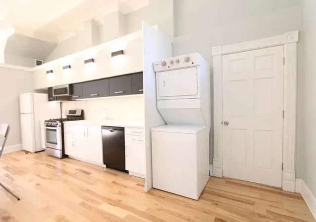 $2,500 | 1316 West Erie Street, Unit 1E, Chicago, IL 60642