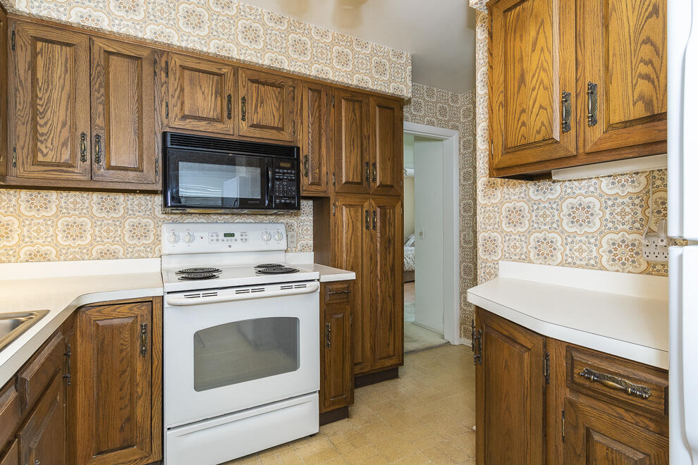 2224 Paddington Road Kalamazoo, MI 49001 - Photo 12 of 28 RN5_8478