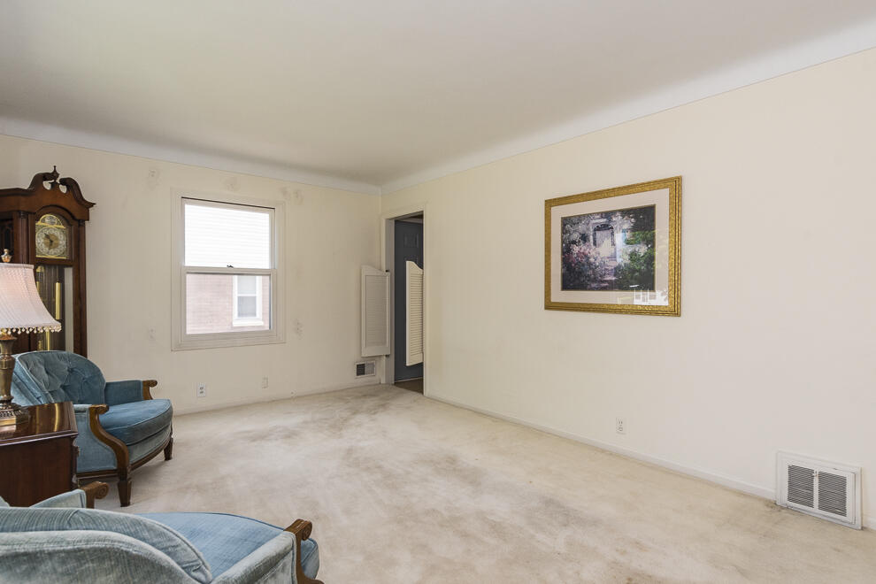 2224 Paddington Road Kalamazoo, MI 49001 - Photo 8 of 28 RN5_8472
