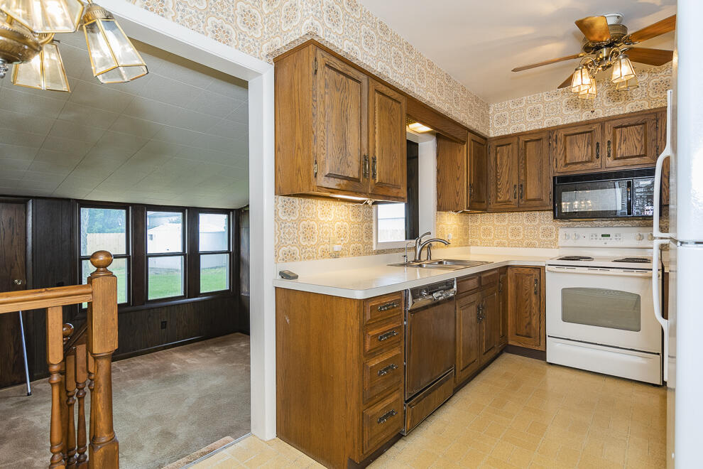 2224 Paddington Road Kalamazoo, MI 49001 - Photo 10 of 28 RN5_8476