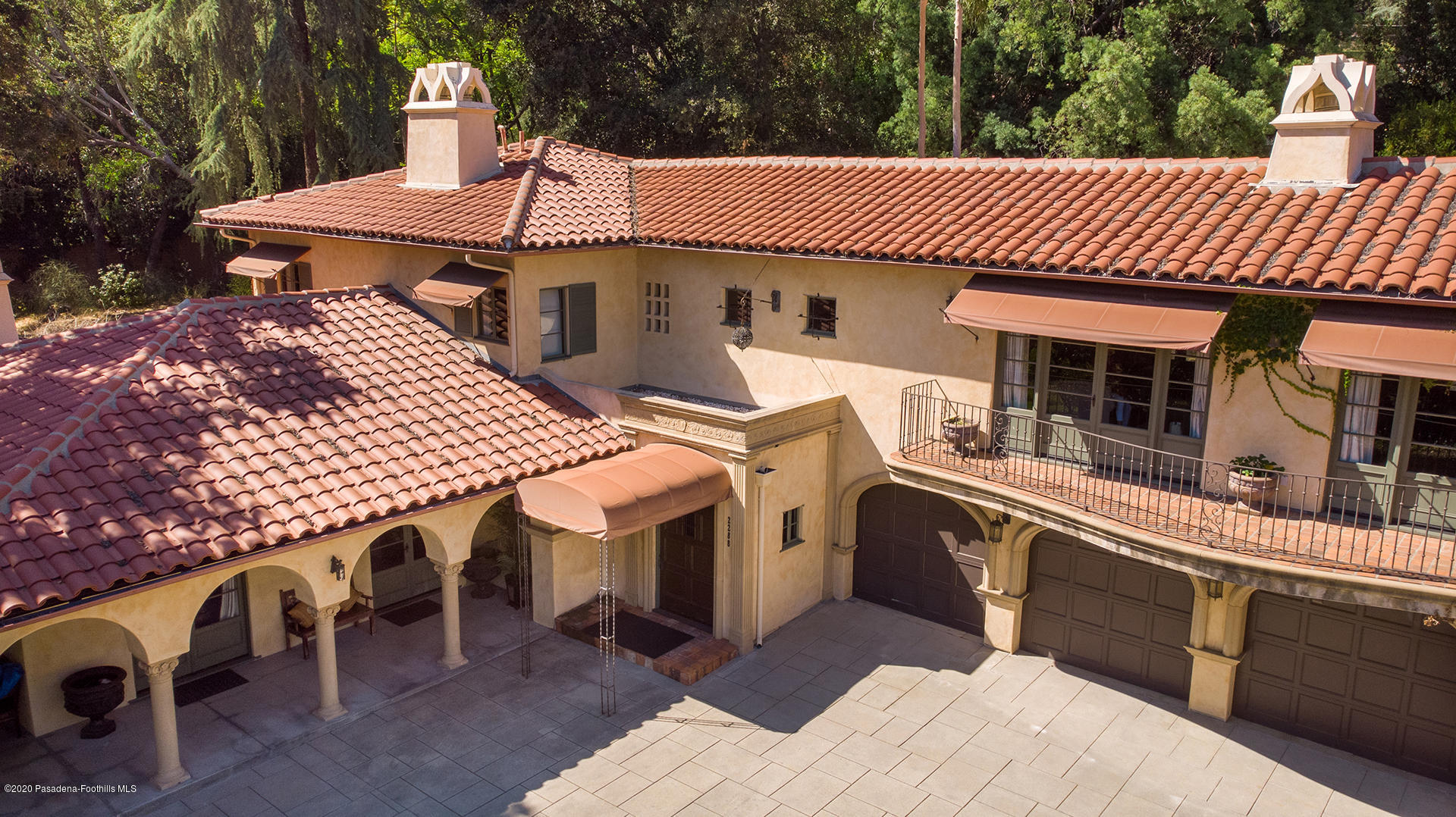 2288 Villa Heights Road Pasadena, CA 91107 - Photo 57 of 78 a view of a patio with table and chairs with wooden floor and fence