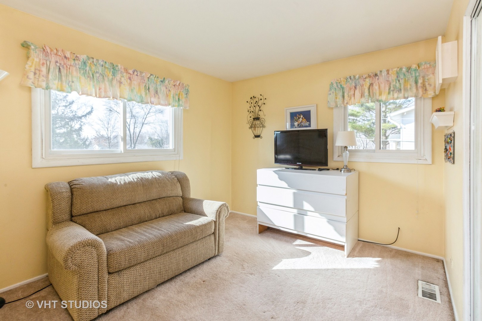 600 Edgemont Lane Hoffman Estates, IL 60169 - Photo 11 of 21 a living room with furniture and a flat screen tv
