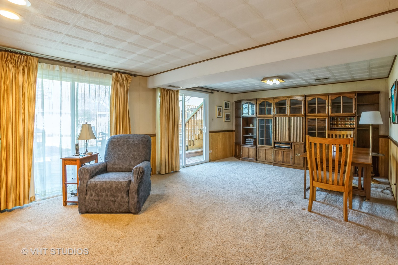 600 Edgemont Lane Hoffman Estates, IL 60169 - Photo 14 of 21 a living room with furniture and large windows