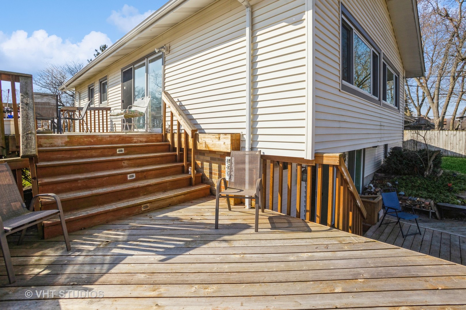 600 Edgemont Lane Hoffman Estates, IL 60169 - Photo 19 of 21 a view of outdoor space and deck