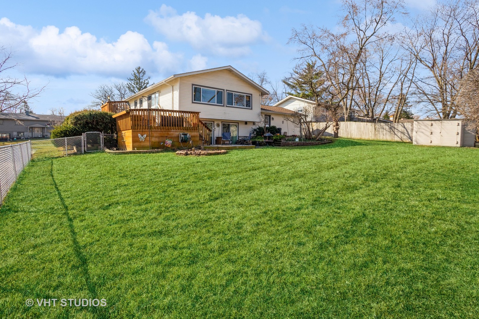 600 Edgemont Lane Hoffman Estates, IL 60169 - Photo 21 of 21 a front view of a house with a yard and trees