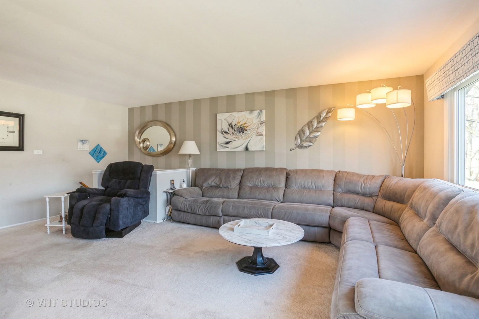 600 Edgemont Lane Hoffman Estates, IL 60169 - Photo 3 of 21 a living room with furniture and a large window