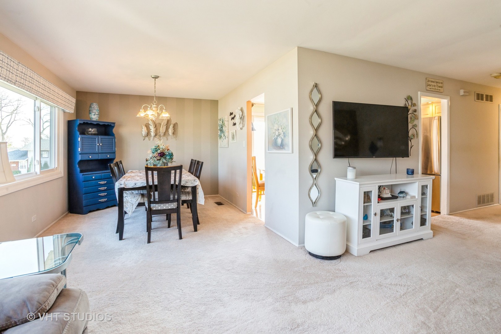 600 Edgemont Lane Hoffman Estates, IL 60169 - Photo 5 of 21 a living room with furniture and a flat screen tv