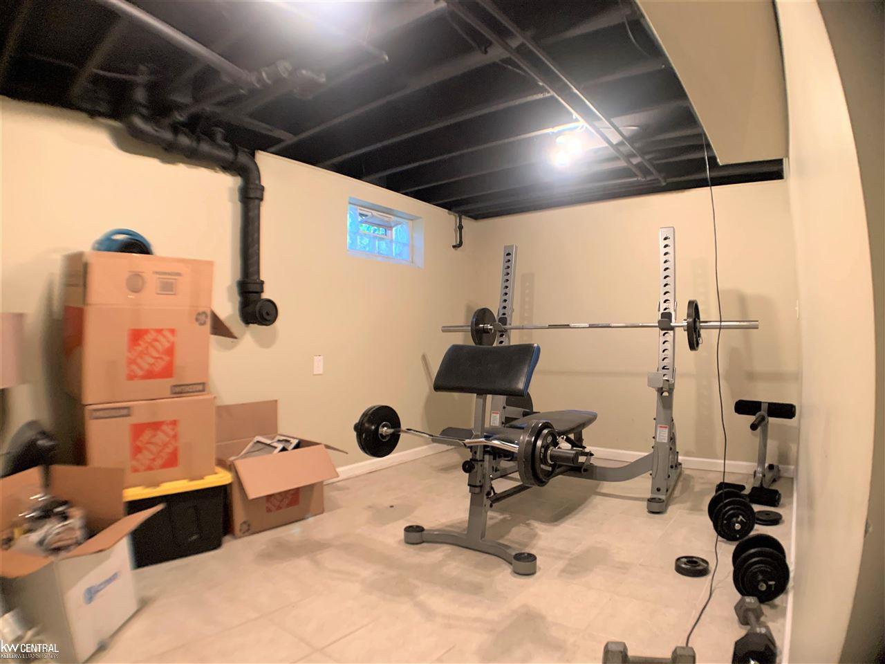 2815 Devondale Road Rochester, MI 48309 - Photo 9 of 19 50040305-8.JPG
