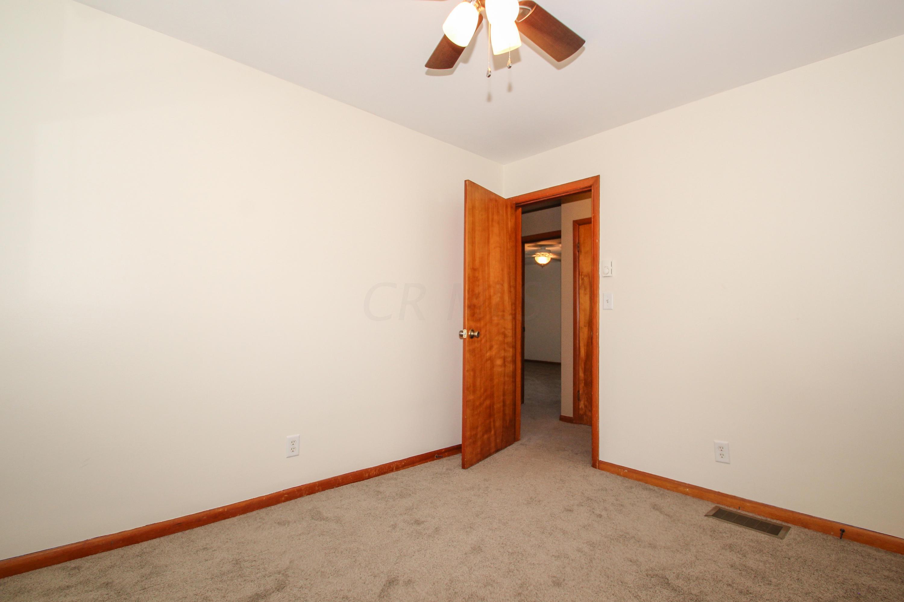 6990 Lancaster-Circleville Road Southwest Lancaster, OH 43130 - Photo 25 of 37
