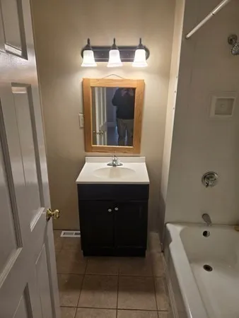 $1,600 | 160 Belmont Street, Unit 1, Brockton, MA 02301