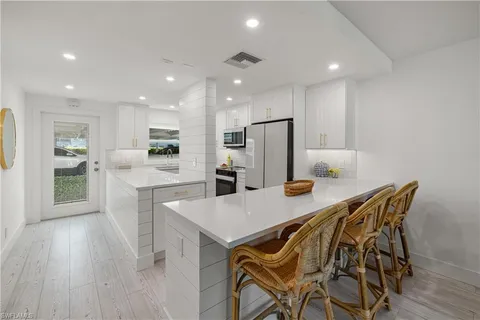 $575,000 | 614 Broad Avenue South, Naples, FL 34102