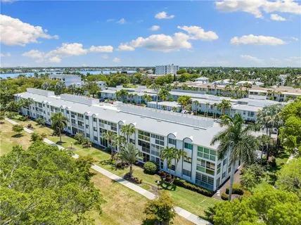 $575,000 | 614 Broad Avenue South, Naples, FL 34102