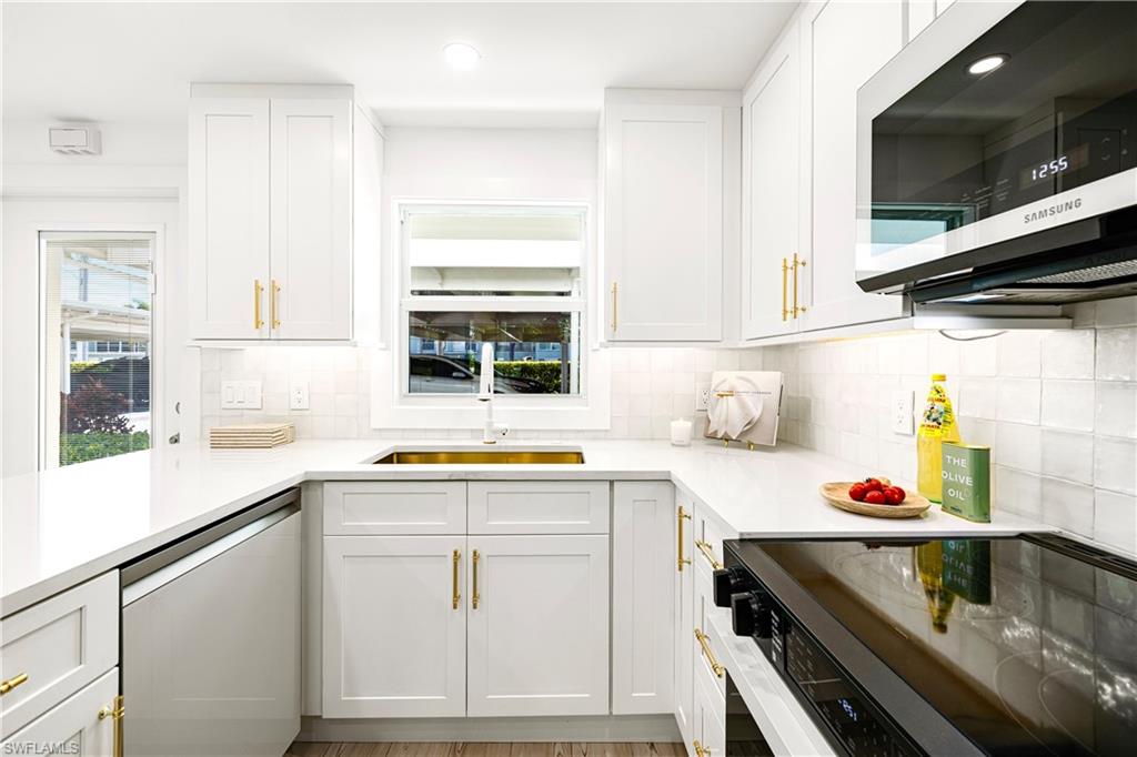 614 Broad Avenue South Naples, FL 34102 - Photo 4 of 24