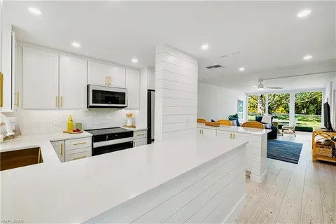 $575,000 | 614 Broad Avenue South, Naples, FL 34102