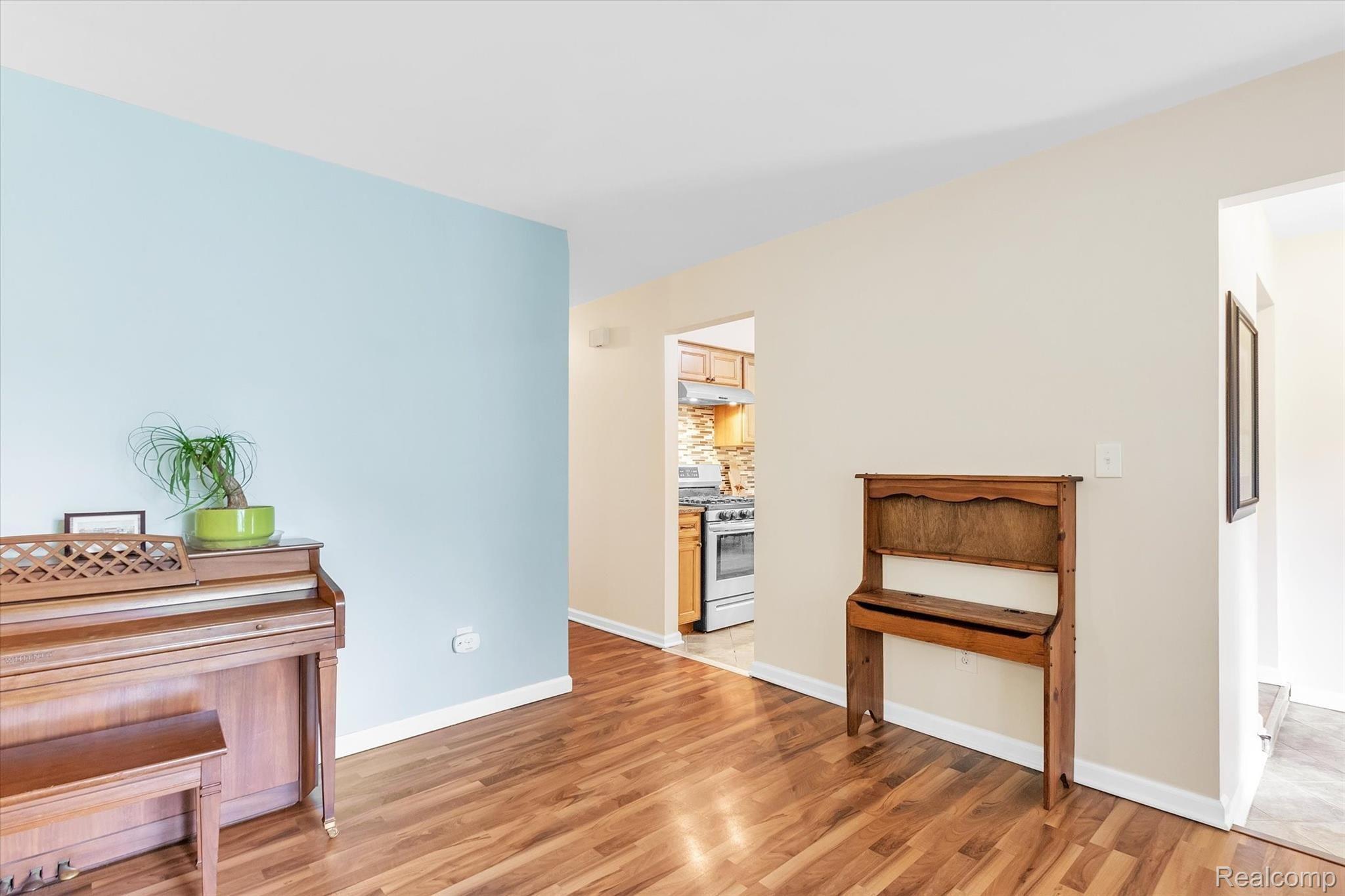 42828 Keystone Canton, MI 48187 - Photo 10 of 45 10-42828-Keystone-WindowStill-Real-Estate-Photography-10.jpg