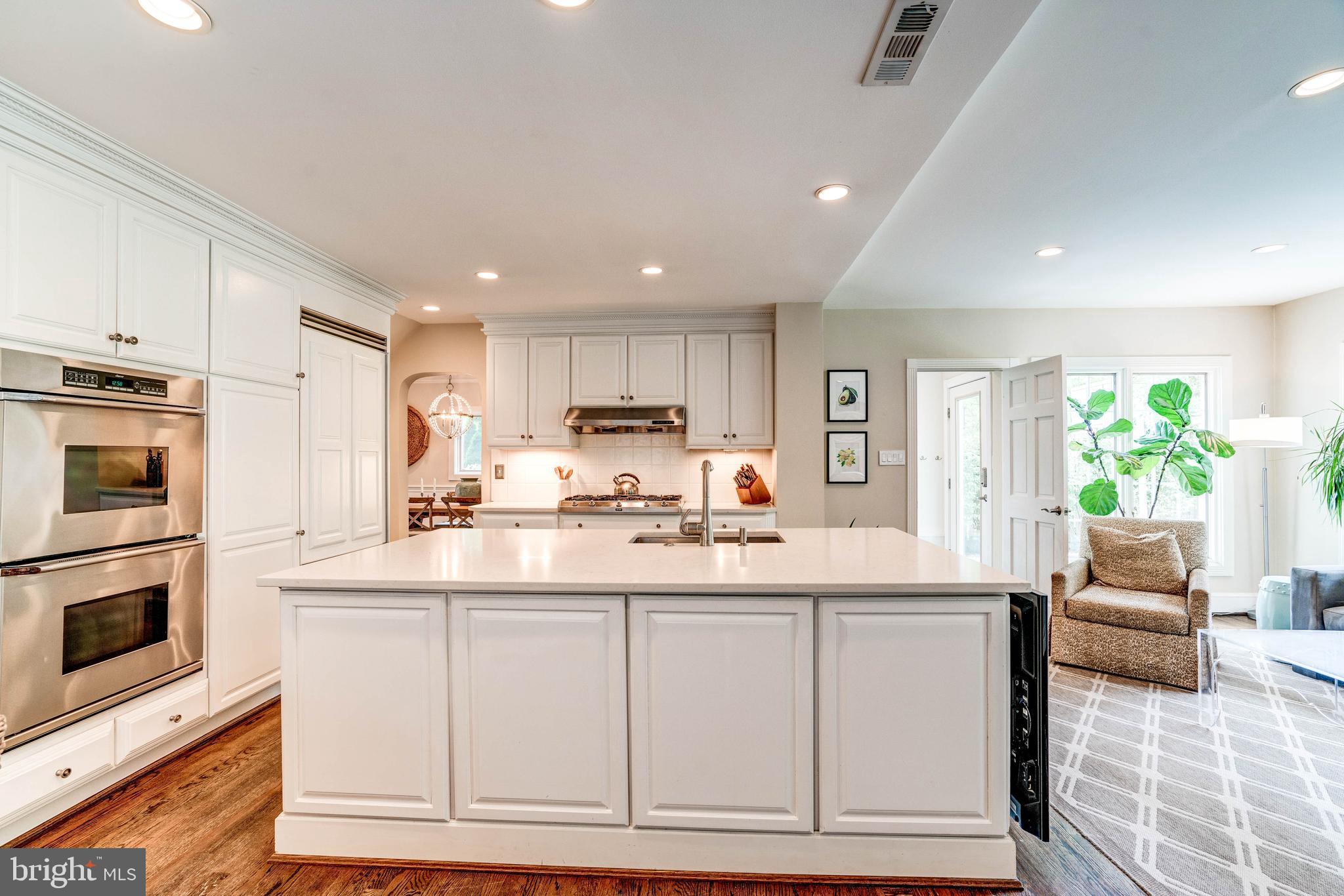 5925 Gloster Road Bethesda, MD 20816 - Photo 14 of 71 Double wall oven, top of the line appliances.