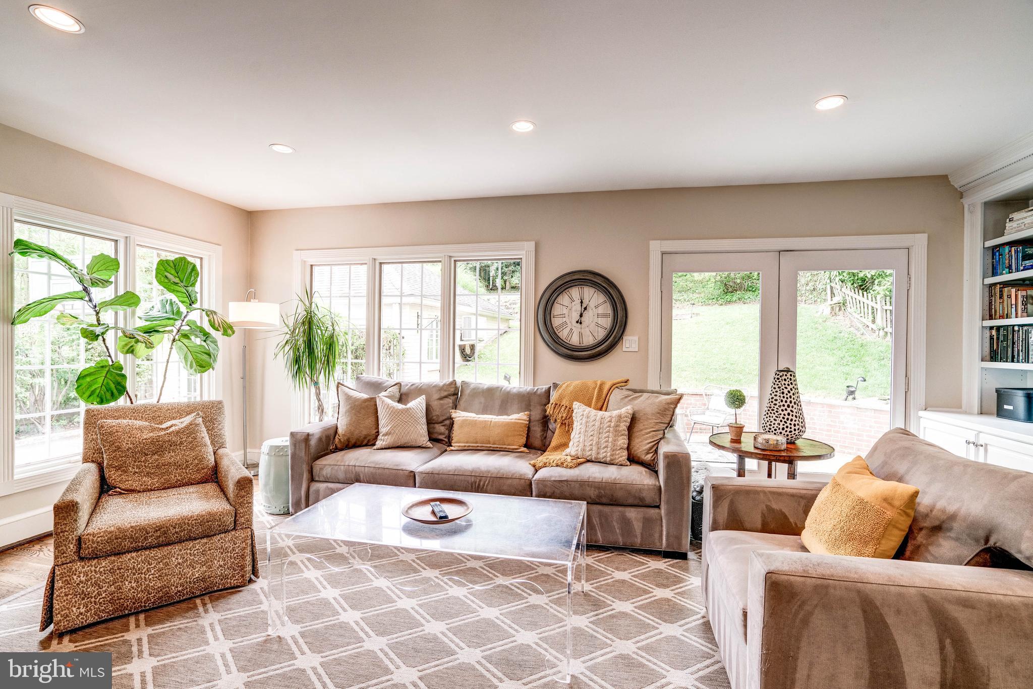 5925 Gloster Road Bethesda, MD 20816 - Photo 22 of 71 Cozy and inviting!