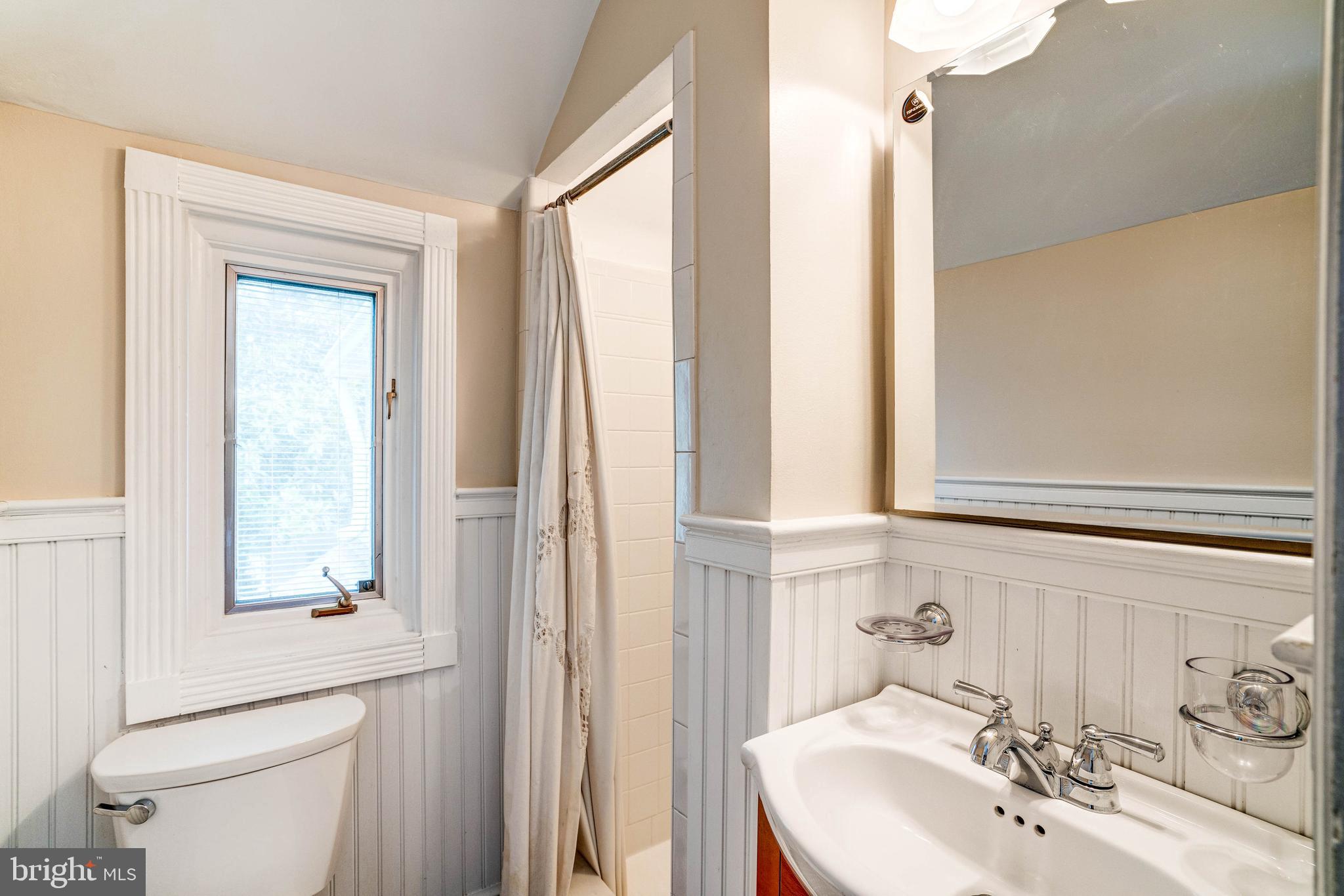 5925 Gloster Road Bethesda, MD 20816 - Photo 39 of 71 En-suite bath for second bedroom.