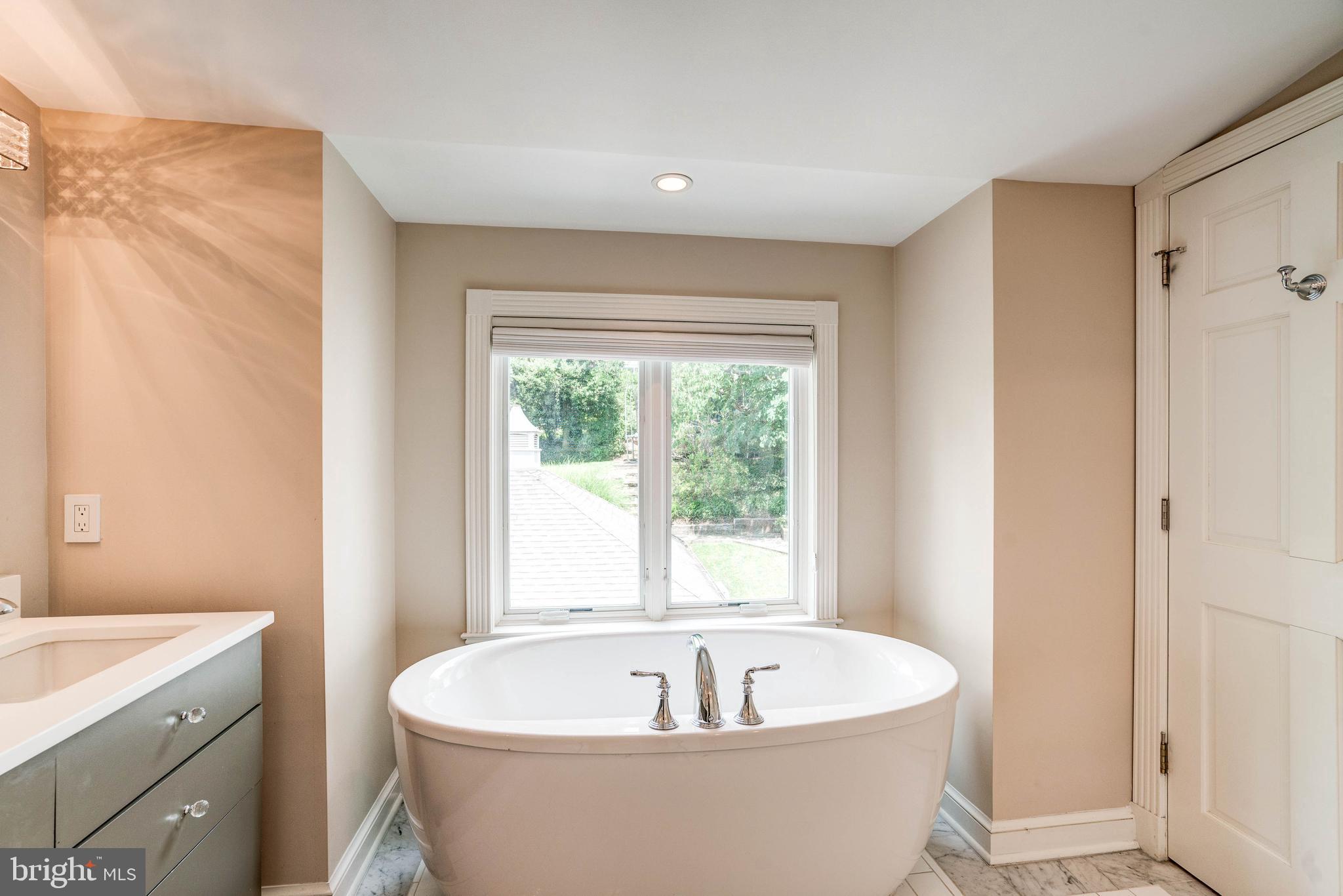5925 Gloster Road Bethesda, MD 20816 - Photo 47 of 71 Stand alone soaking tub.