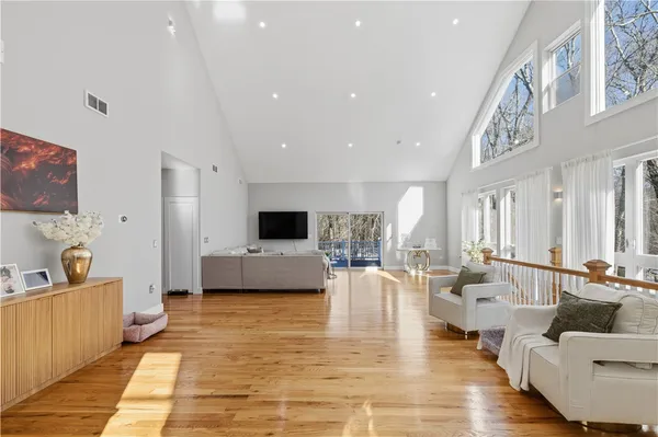 $1,200,000 | 270 Brayton Road, Tiverton, RI 02878