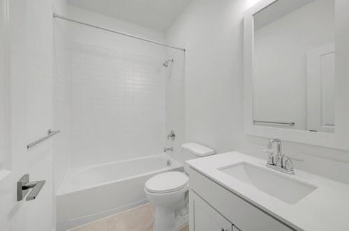 7914 Jasper Mdws Way Angleton, TX 77515 - Photo 27 of 33 2nd bathroom