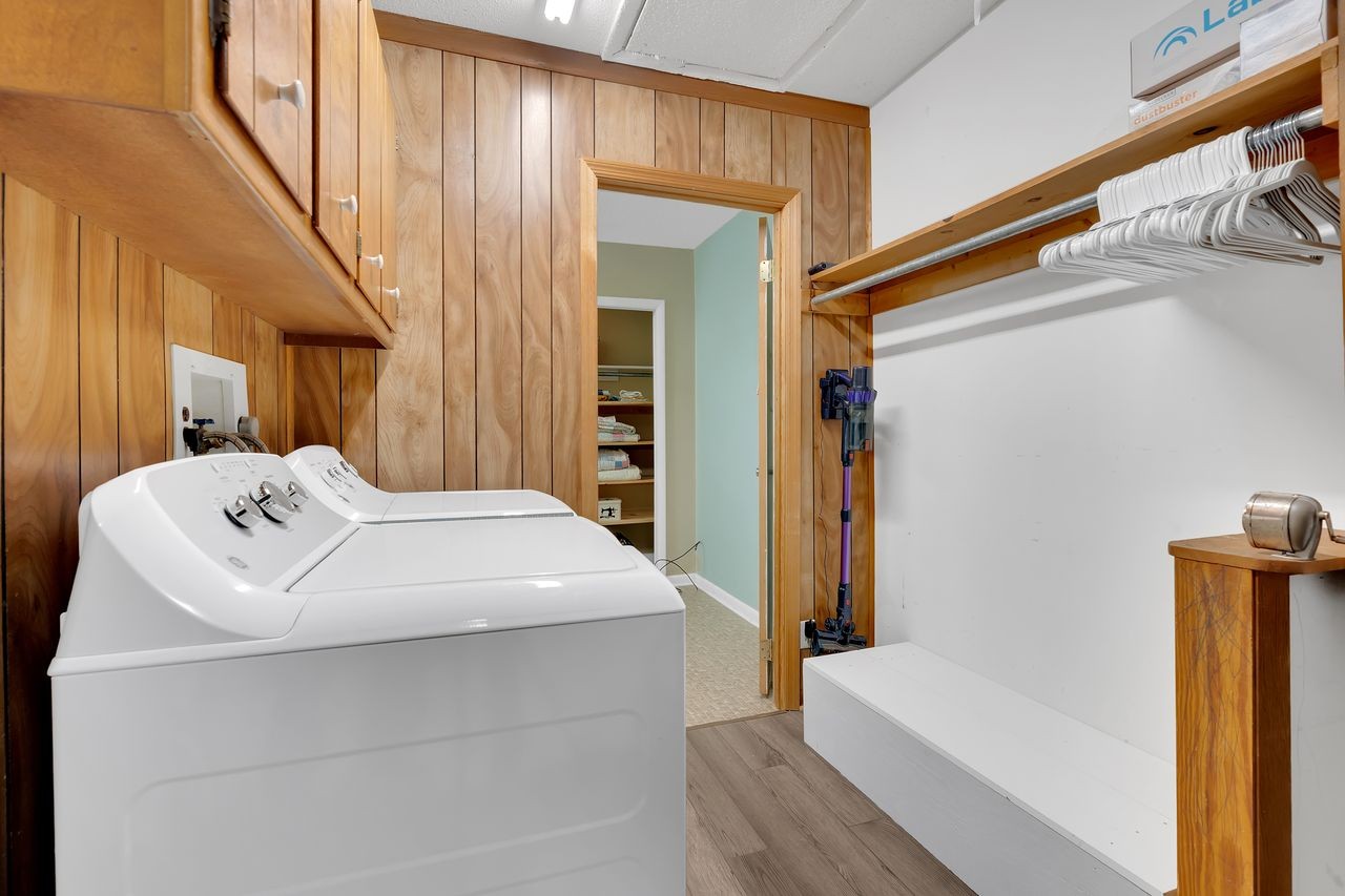 3711 Jumpoff Road Sewanee, TN 37375 - Photo 27 of 57 a en suite bathroom with sink and mirror