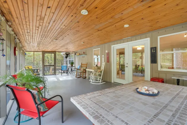 a view of entryway with a shower