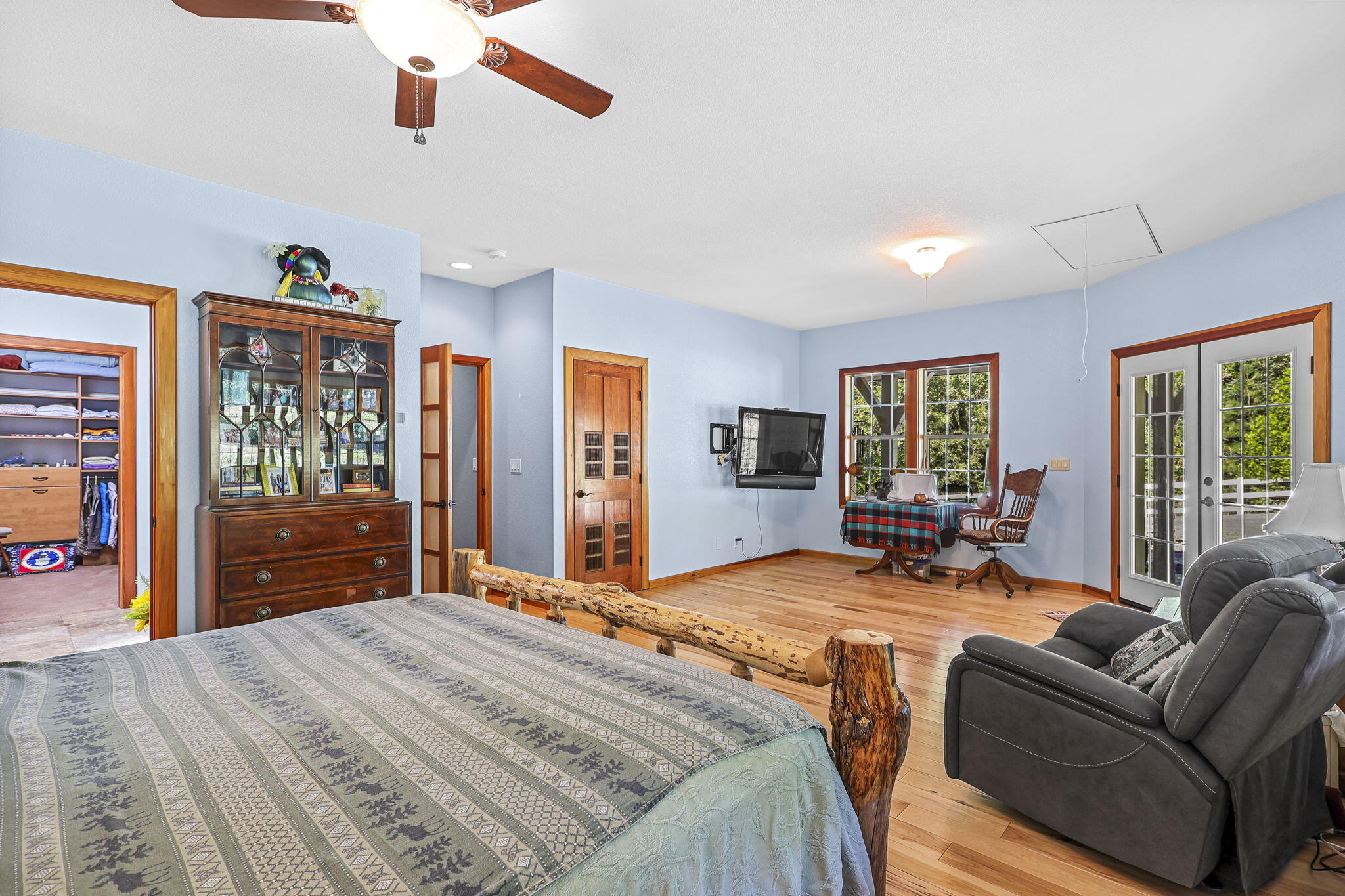 14703 Fern Road Whitmore, CA 96096 - Photo 44 of 48 a bed room with a bed and a television
