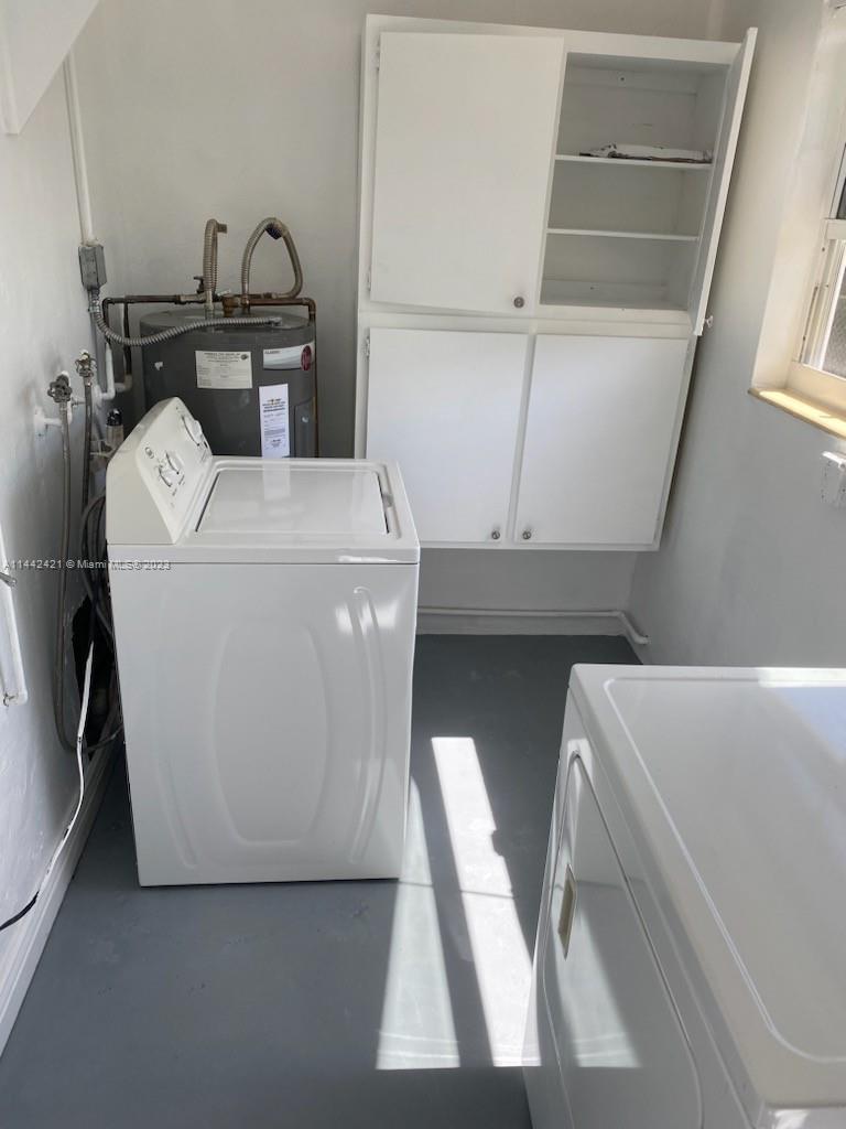 2060 Northeast 26th Street Lighthouse Point, FL 33064 - Photo 18 of 24 a utility room with dryer and washer