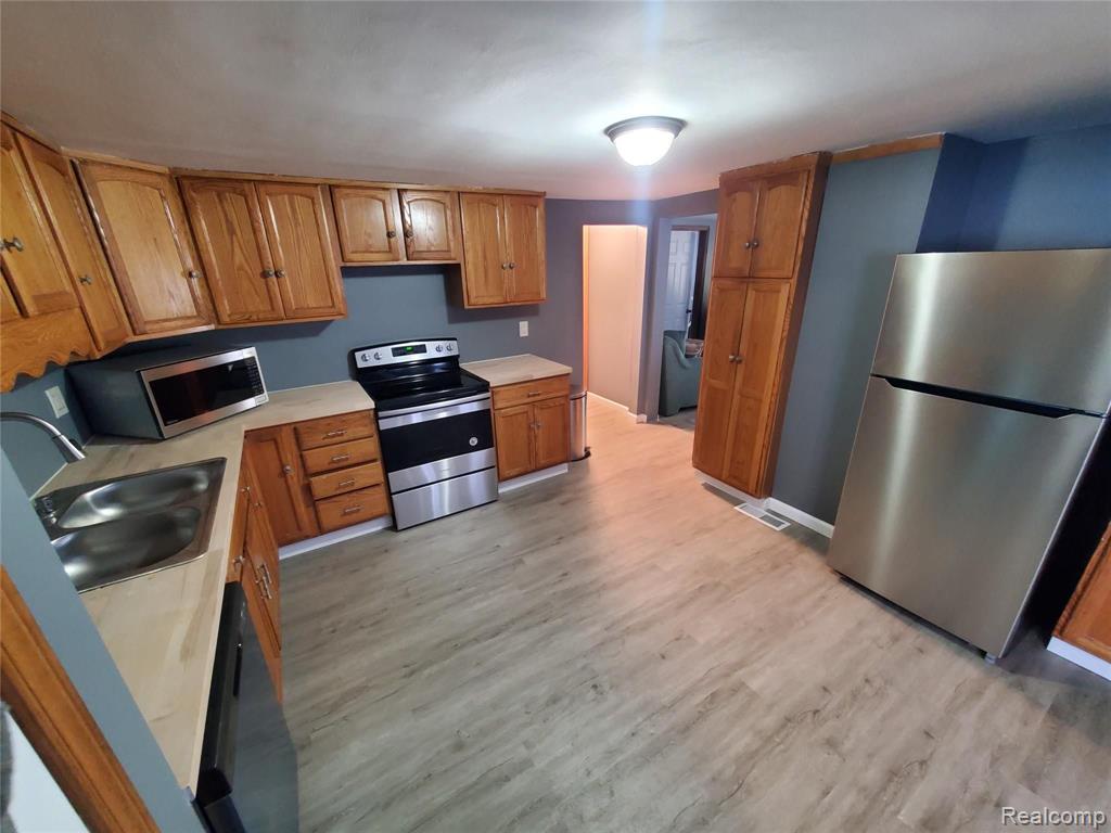 1397 South Graham Road Flint, MI 48532 - Photo 8 of 38