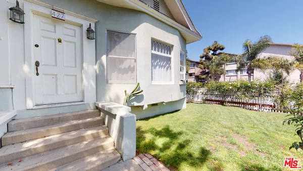 $7,000 | 427 Sunset Avenue, Venice, CA 90291
